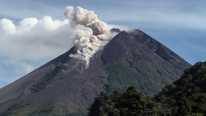 gunung merapi erupsi
